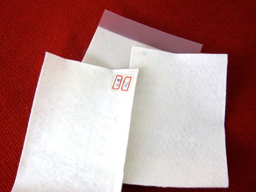 人工湖防滲用800克（四周甩邊）PE復合土工膜生產(chǎn)廠(chǎng)家