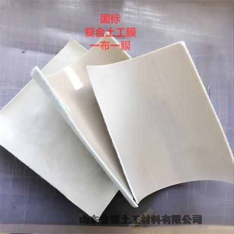豬場(chǎng)蓄液池防滲底膜1.25mm后HDPE土工膜-1布1膜防滲水土工布+信豐縣